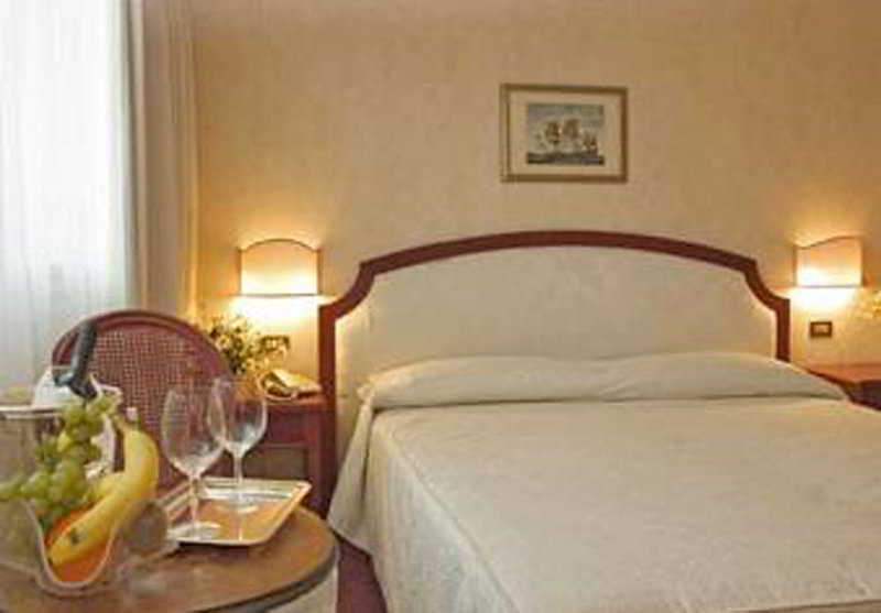 Hotel Martini Olbia Extérieur photo
