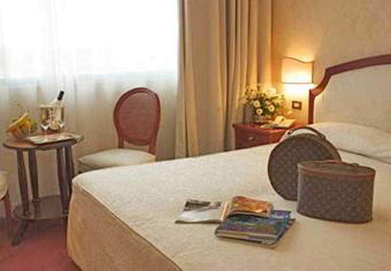Hotel Martini Olbia Extérieur photo